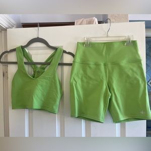 Alo Yoga apple green set